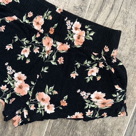 Forever 21 Shorts - Picture 2 of 6